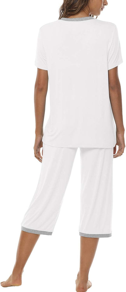 JINSHI Women's Pajamas Set Short Sleeve Top and Capri Pants Lightweight Sleepwear Comfy Pjs Lounge Set with Pockets