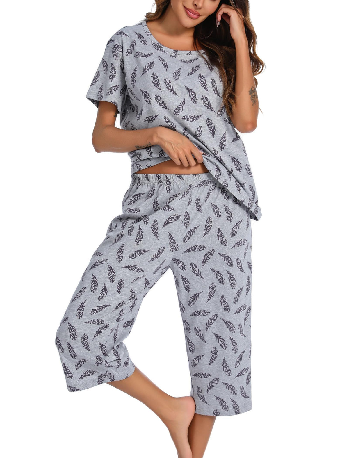 ENJOYNIGHT Womens Pajama Set Cotton Short Sleeve Top With Capri Pants Pj